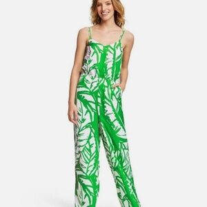 Lilly Pulitzer One Piece and Graduated MOP green shell Necklace Mother of Pearl